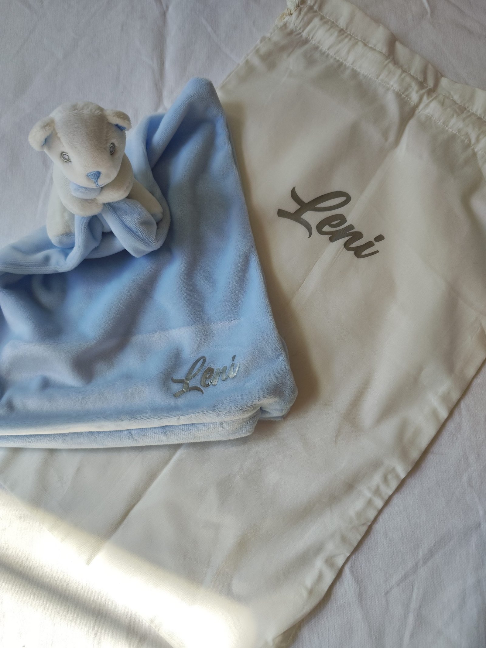 accessoires bébé brodé pour cadeau naissance haute savoie