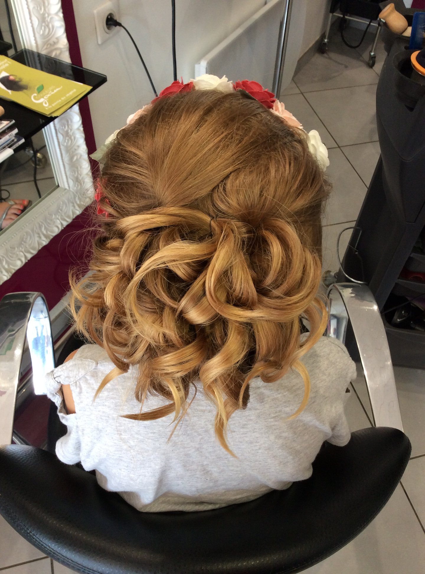 coiffure mariage sur cheveux bouclés