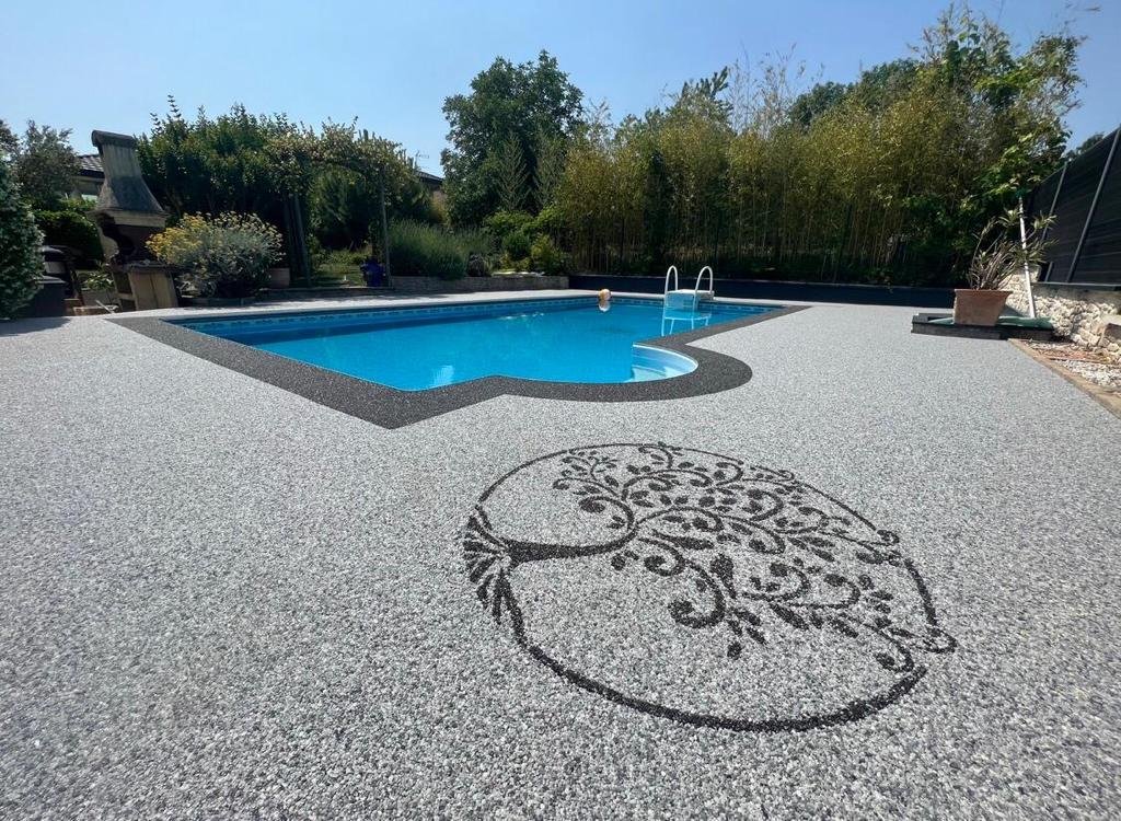 décor sur terrasse piscine désign extérieur- annemasse