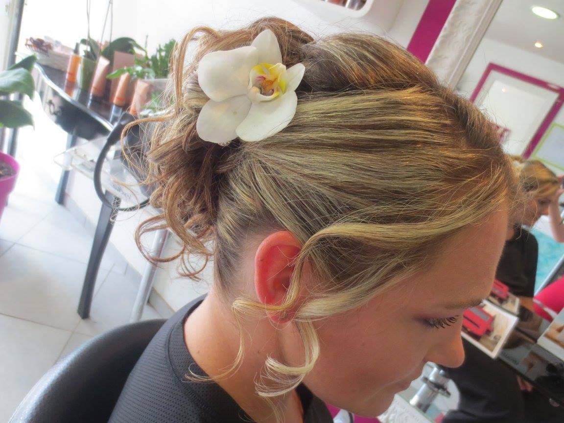 fleurs dans coiffure mariage