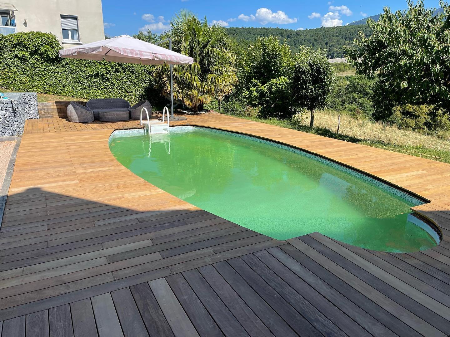 terrasse-bois-piscine-collonges-sous-saleve